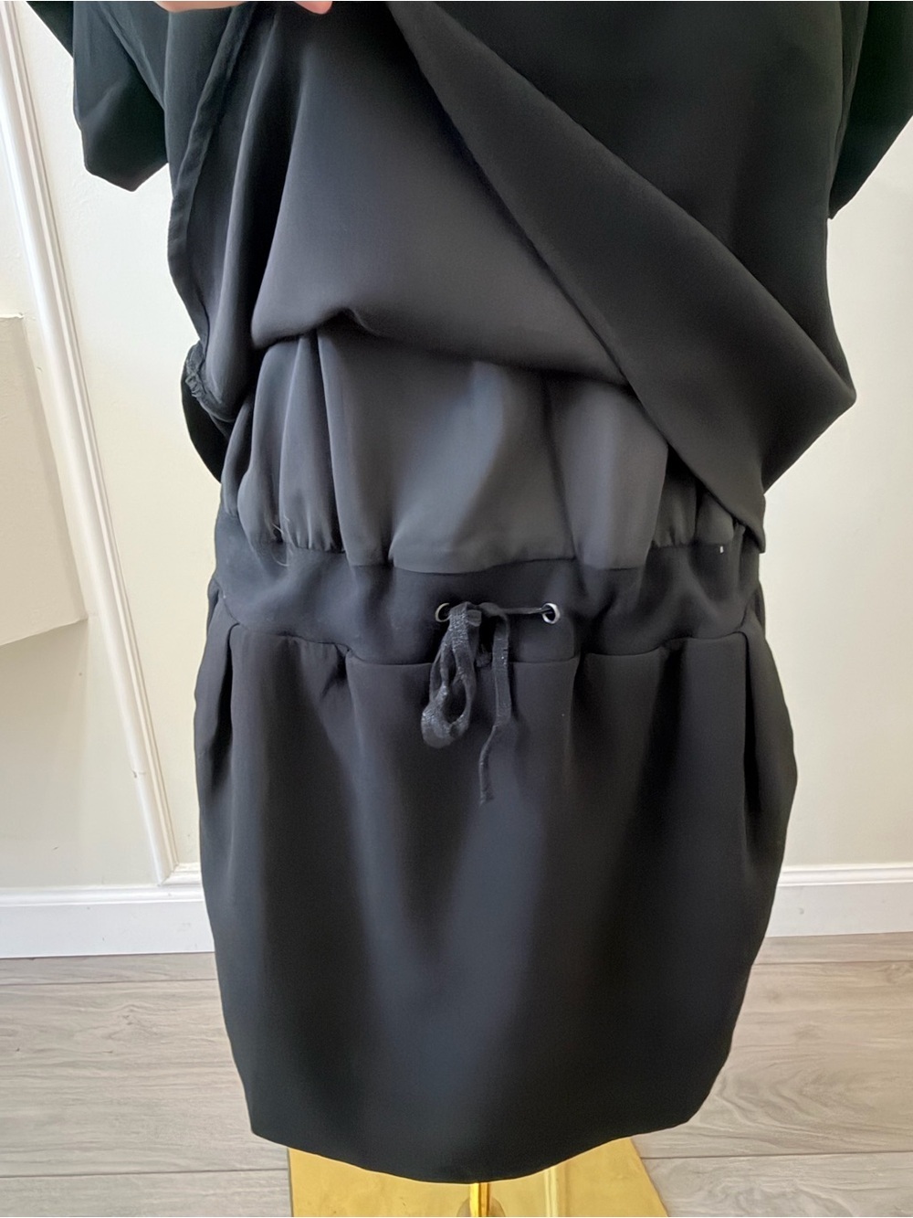 Jigsaw Black Short-Sleeve Drawstring-Waist Midi Dress - Picture 4 of 8